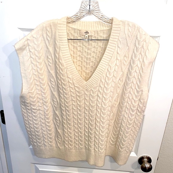 NWOT Entro Sz M Cream Sweater Knit Vest Top Oversized V Neck Plush Stretchy - Picture 2 of 8
